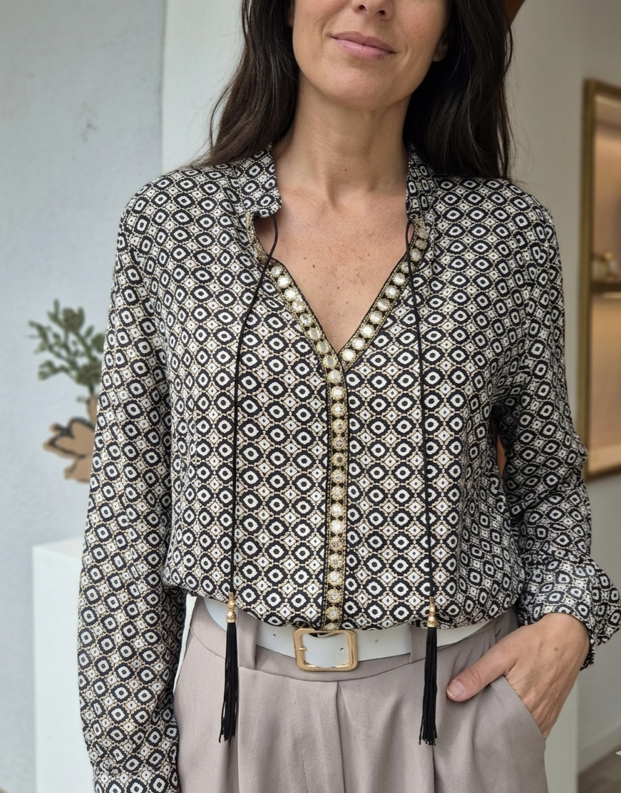 Bluse "Samira"– leichte, moderne Damenbluse in hellem Sommerlook von KuBa Fashion